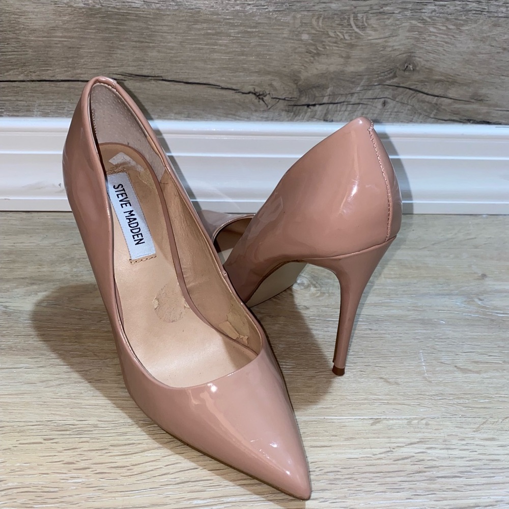 Daisie colored Steve Madden pumps .
